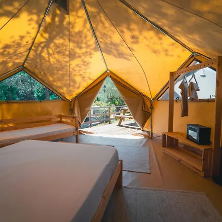 אתר קמפינג Tres Estrellas Costa Brava ואל-לוברגה